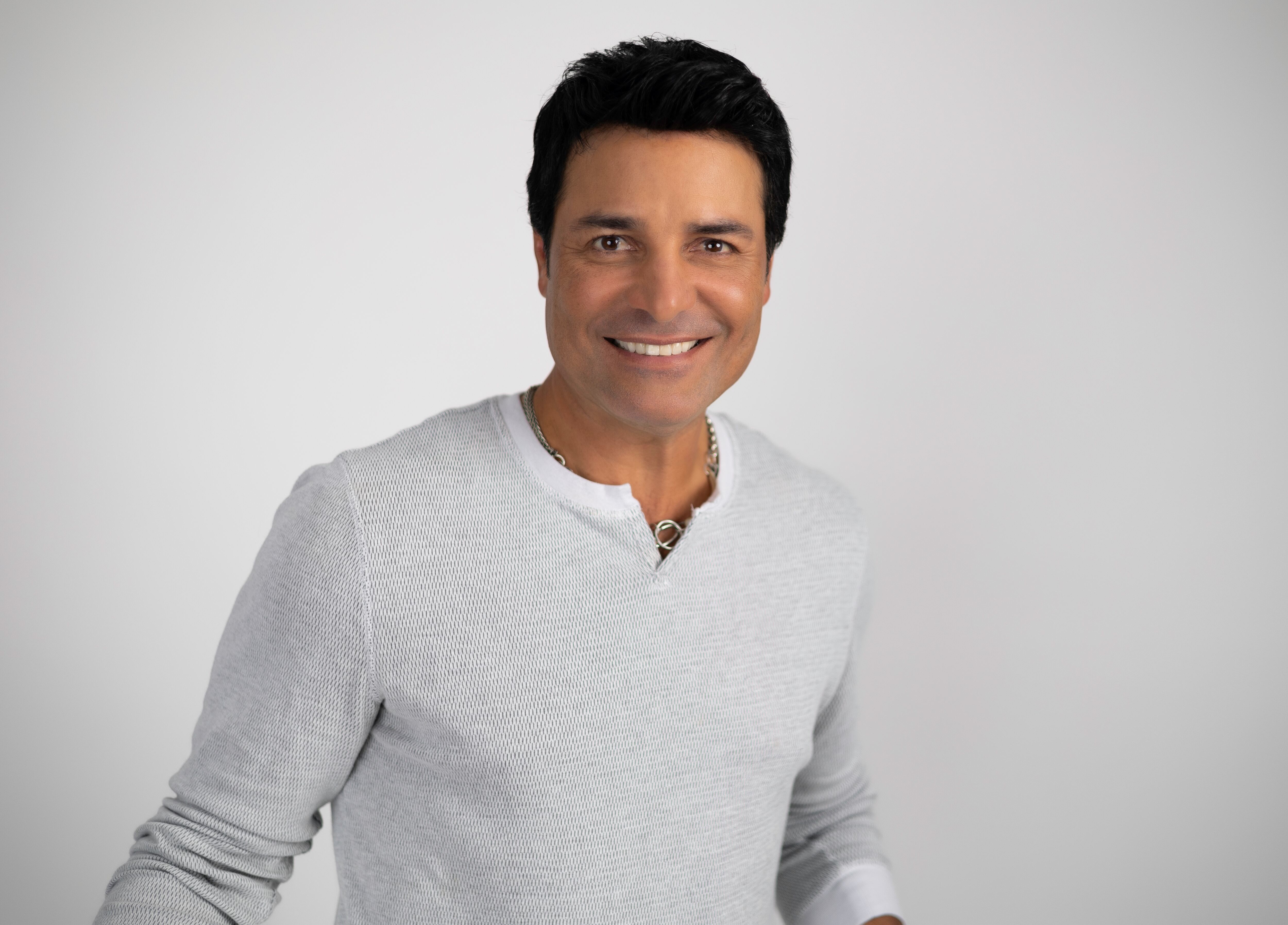 USA2838. SAN JUAN (PUERTO RICO), 26/02/2024.- Fotografía cedida por Sony Music Latin donde aparece el cantante puertorriqueño Chayanne. El artista puertorriqueño Chayanne arrancará el 21 de agosto próximo en San José (California) la primera parte de 'Bailemos Otra Vez Tour 2024', su nueva gira de espectáculos en cinco años, confirmaron este lunes los productores de la misma. EFE/ Sony Music Latin / SOLO USO EDITORIAL/ SOLO DISPONIBLE PARA ILUSTRAR LA NOTICIA QUE ACOMPAÑA (CRÉDITO OBLIGATORIO)