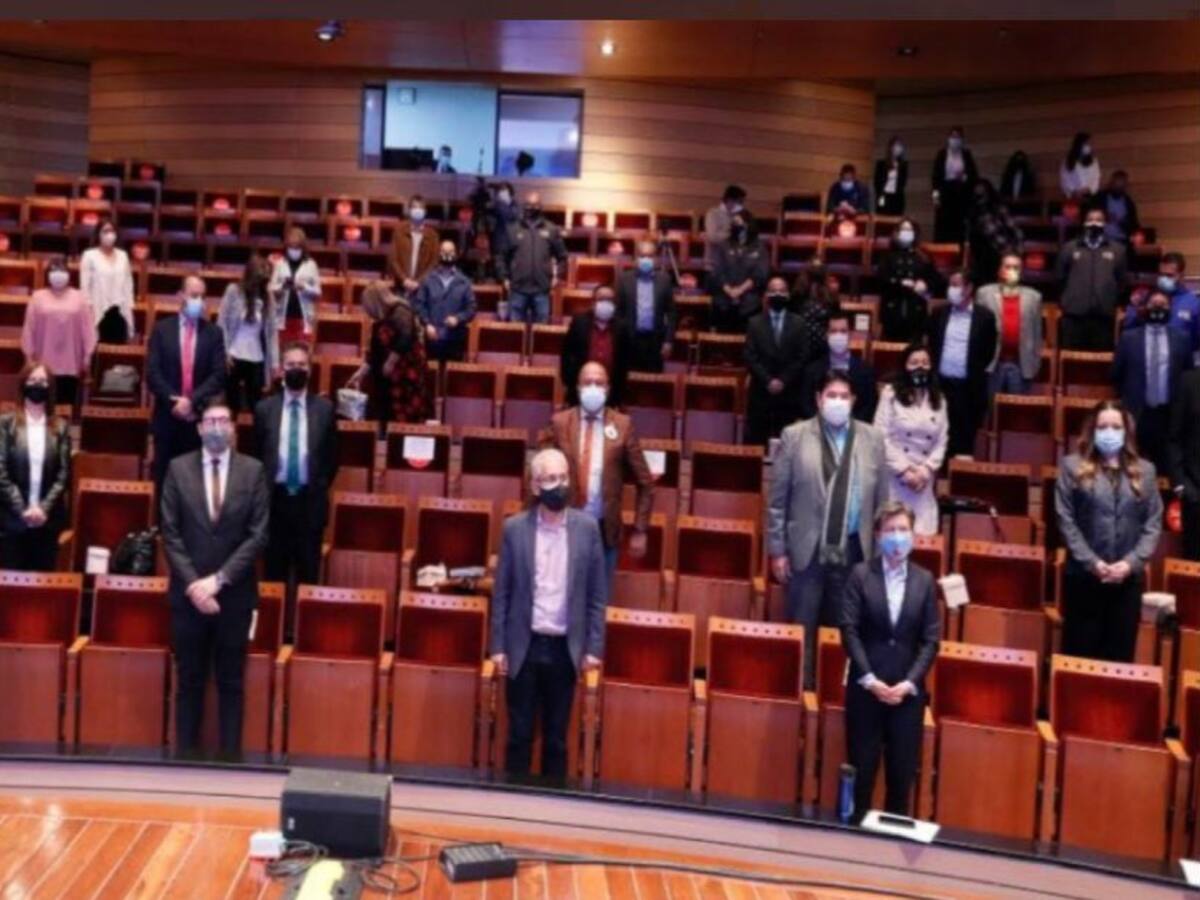 Alcaldía firmó acuerdo que incrementa salario a empleados del Distrito
