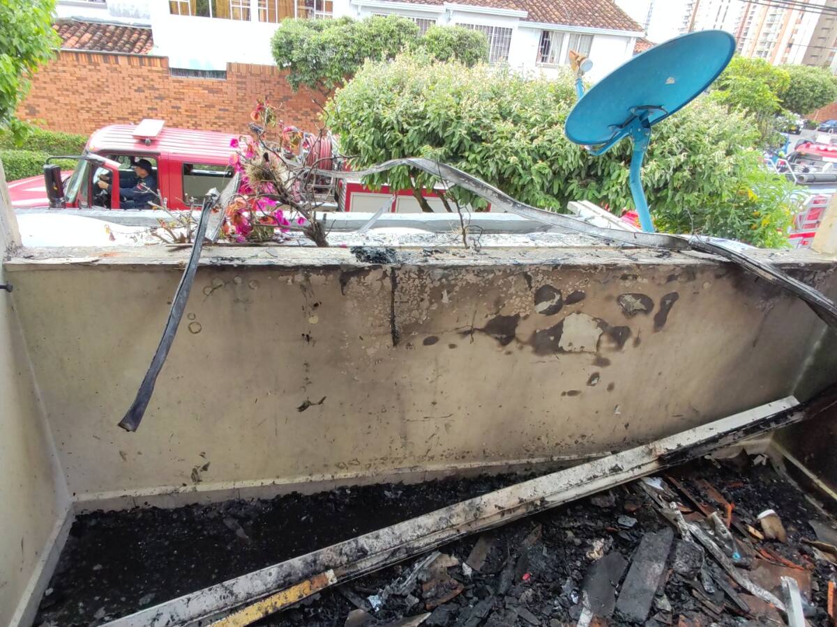 Controlan incendio dentro de conjunto residencial de Bucaramanga