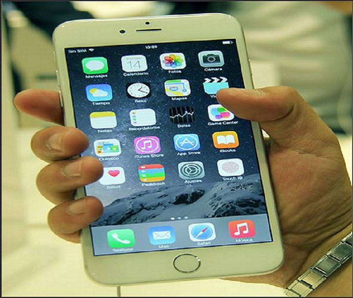 Al igual que los adolescentes, Baddie disfruta de la tecnología y de las selfies.