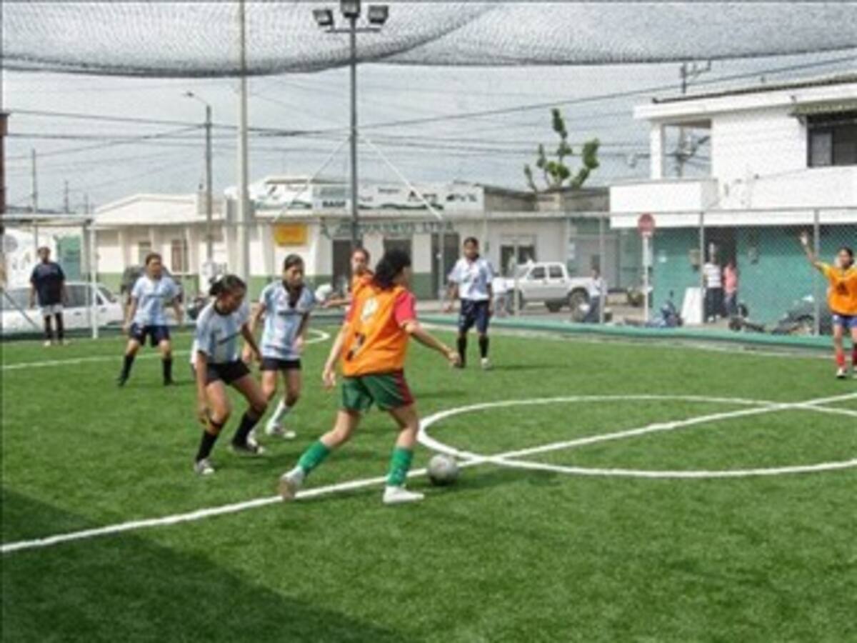 En la 'Noche Mundial' los bogotanos podrán disfrutar de canchas sintéticas gratis en diez zonas de la ciudad