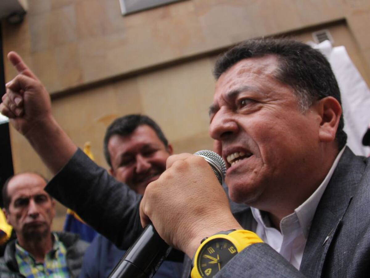 ¿Hugo Ospina plantearía Paro Nacional de Taxistas?