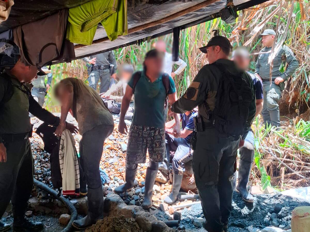 Capturan a 8 personas en un operativo en contra de la minería ilegal de Caldas