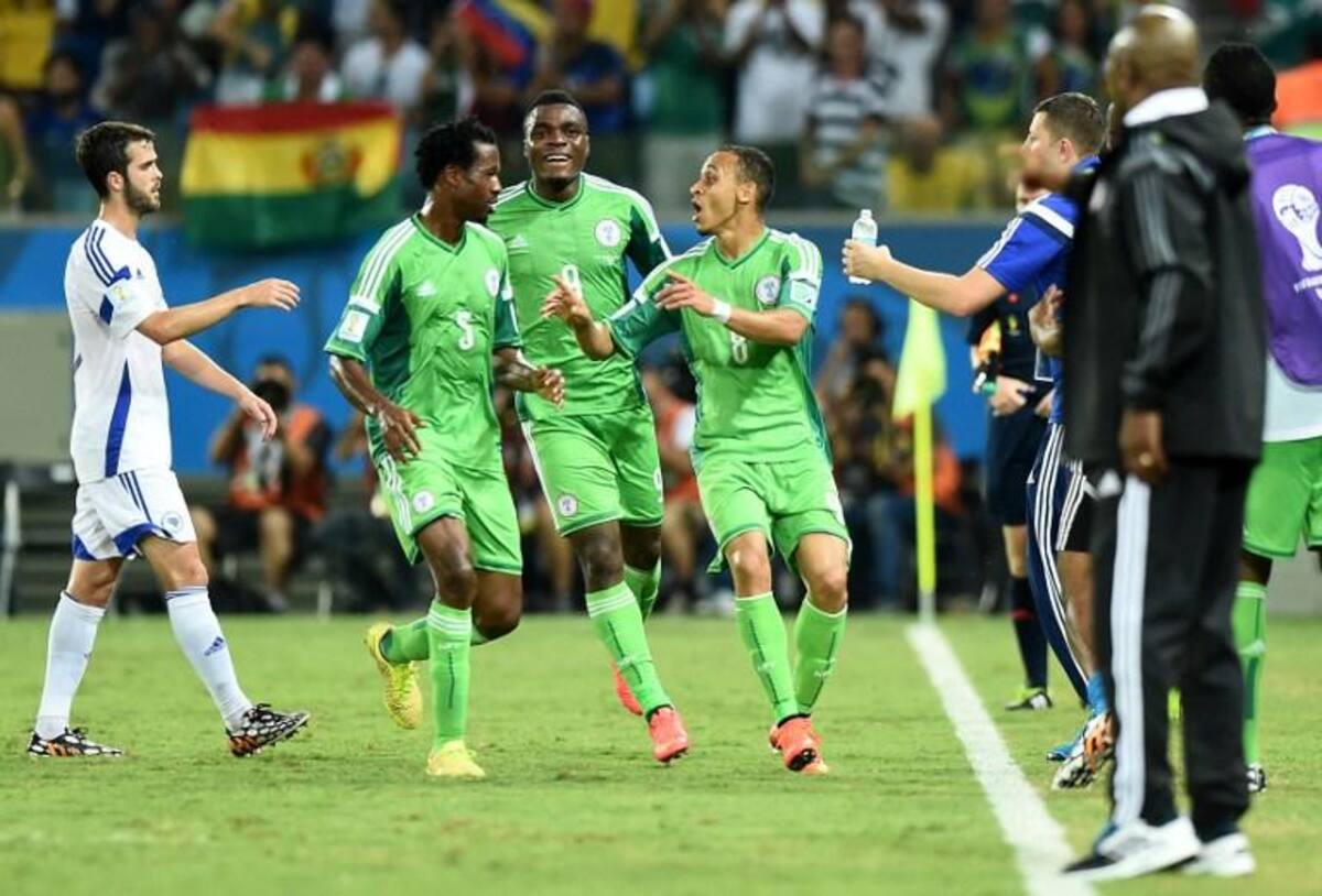 Peter Odemwingie marcó el único gol del partido en el que los nigerianos sobrepasaron a los bosnios que se despiden del Mundial.
