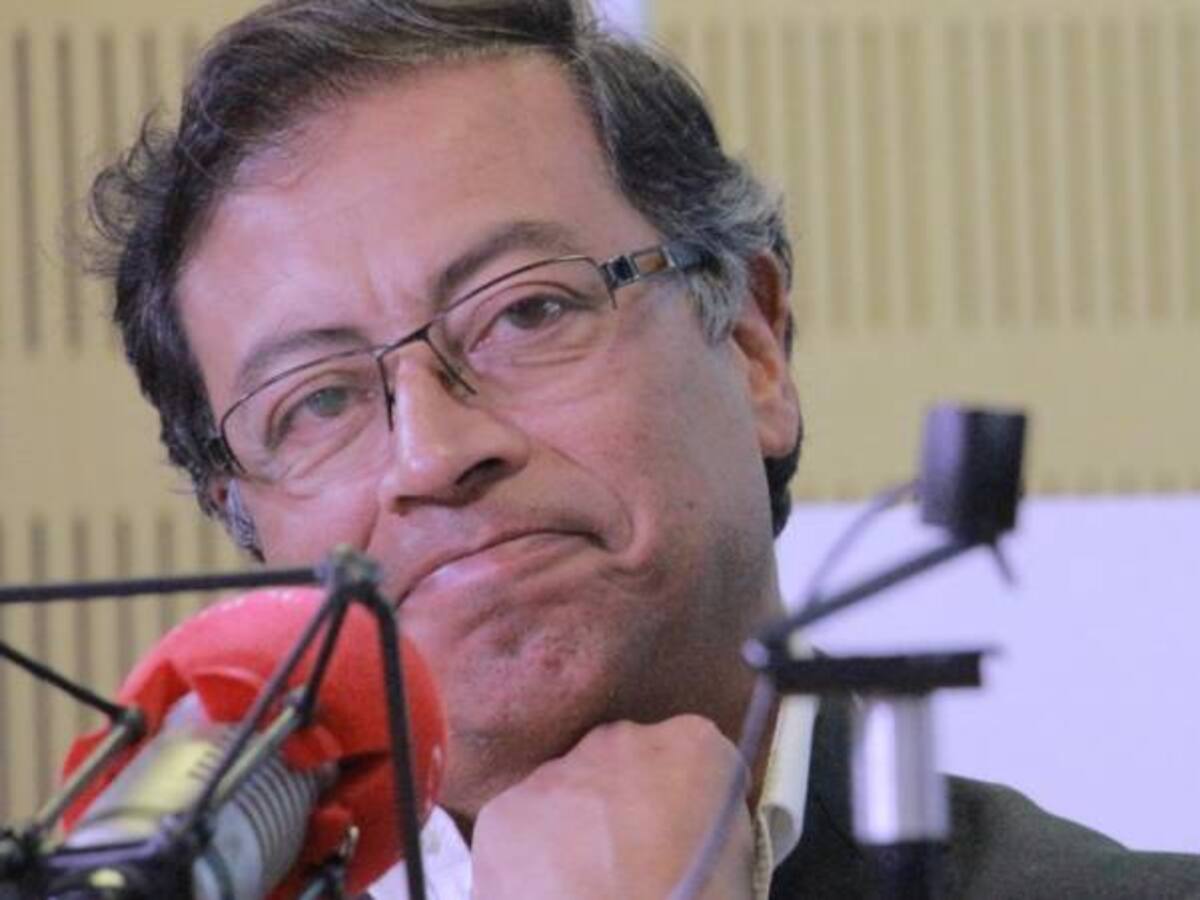 "En Colombia no hay pluralismo informativo": Petro