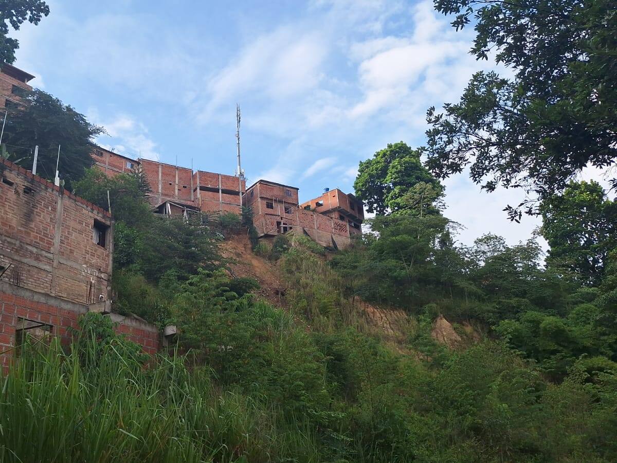 15 viviendas están a punto de colapsar en Asomiflor