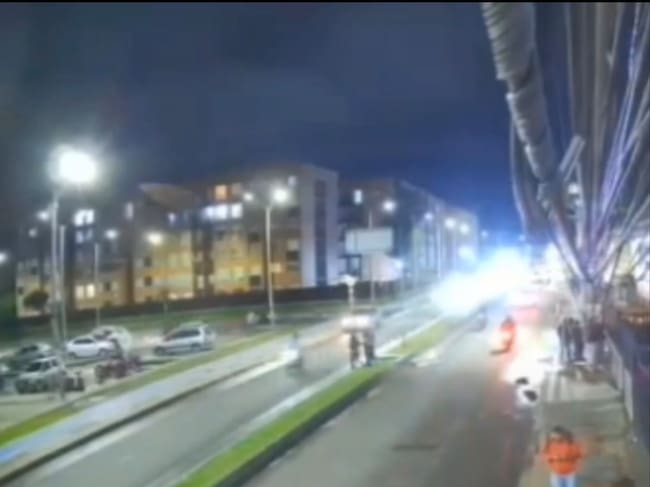Screenshot./Accidente vial en la glorieta del Parque Cultural del municipio de Mosquera.