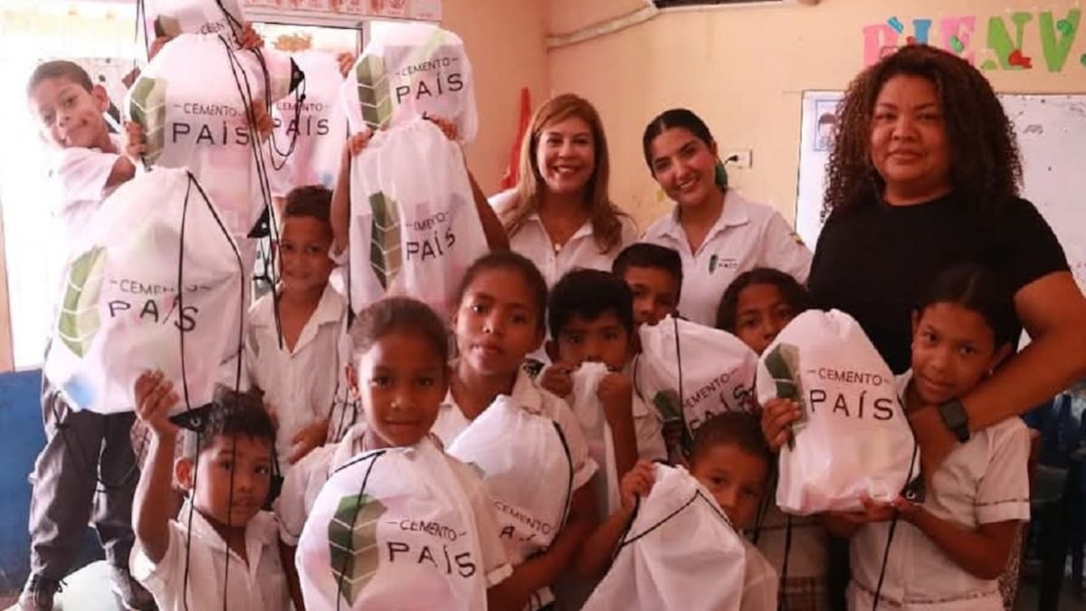 Juntos por la educación’: Cemento País y Alcaldía Turbaco se unieron para entregar kits escolares