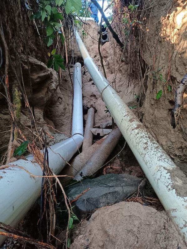 Foto de archivo tubería del acueducto de La Dorada, Caldas