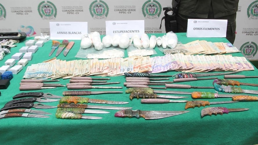 Los 300 uniformados allanaron el penal luego de recibir denuncias penales sobre extorsión que habían llegado al Gaula. Foto: Policía Metropolitana de Bucaramanga