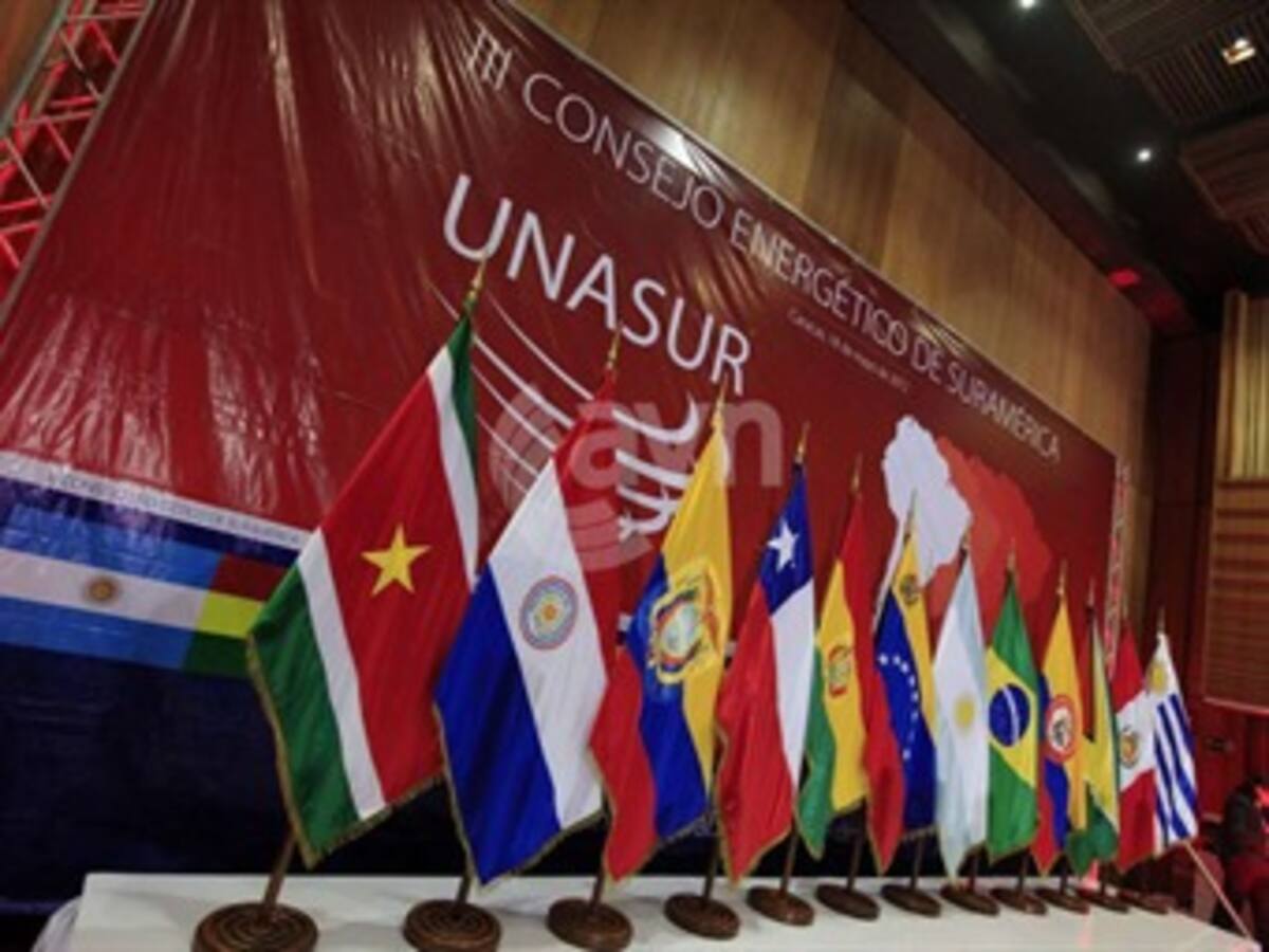 Inicia reunión de Unasur para evaluar actitud de cuatro países que cerraron espacio aéreo