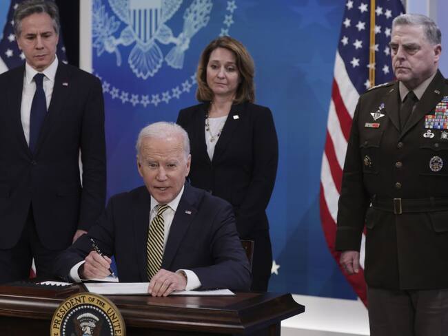 Biden anunció $800 millones de dólares en ayuda militar a Ucrania