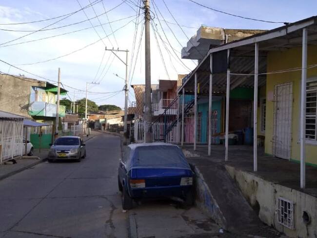 Quejas por mal parqueo en el barrio Las Brisas de Cartagena
