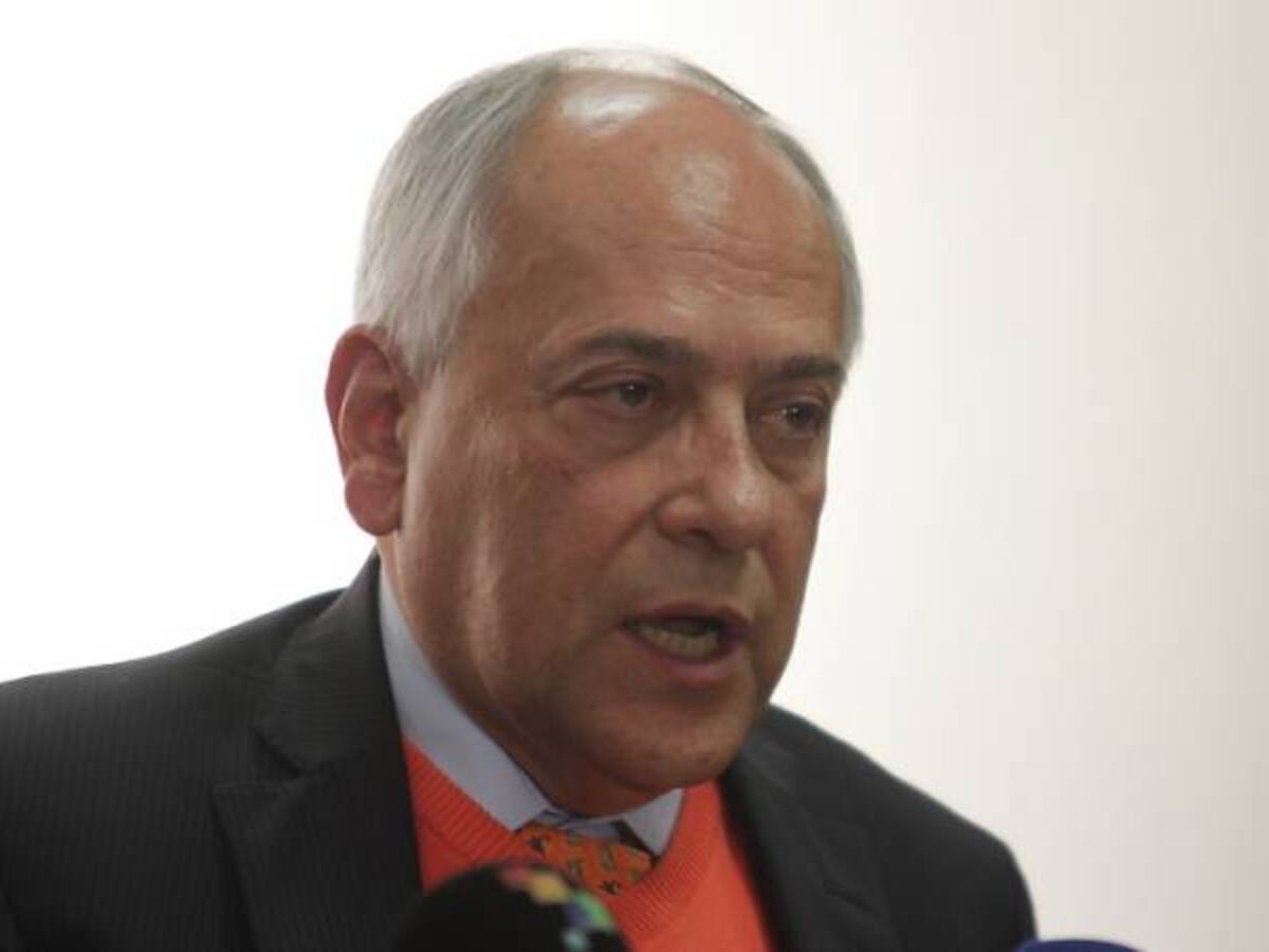 “La consulta anticorrupción es un adefesio ridículo”: José Obdulio Gaviria