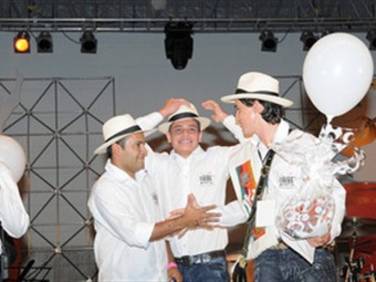Aldo Julián Ocampo es el nuevo rey nacional de la trova en la feria de las flores