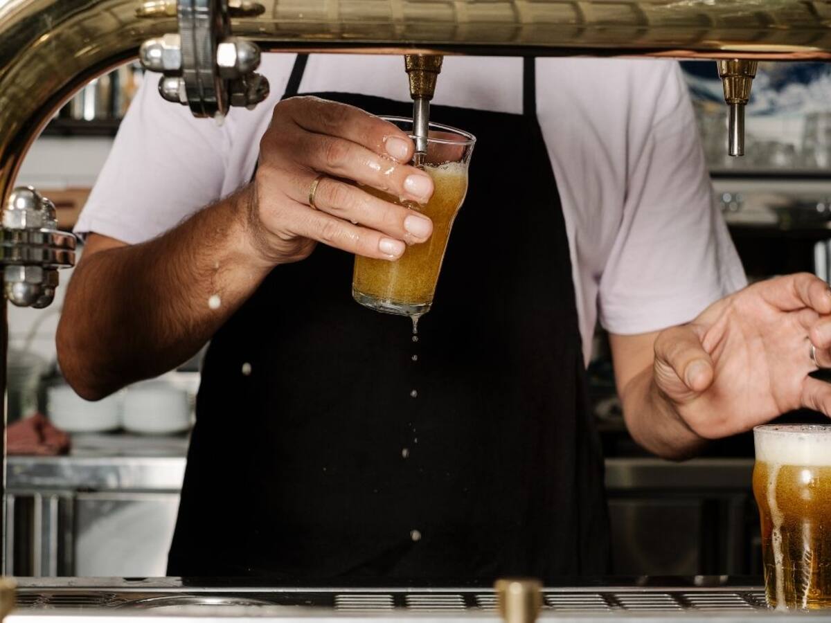 Crearon cerveza a base de orina y aguas residuales en Singapur