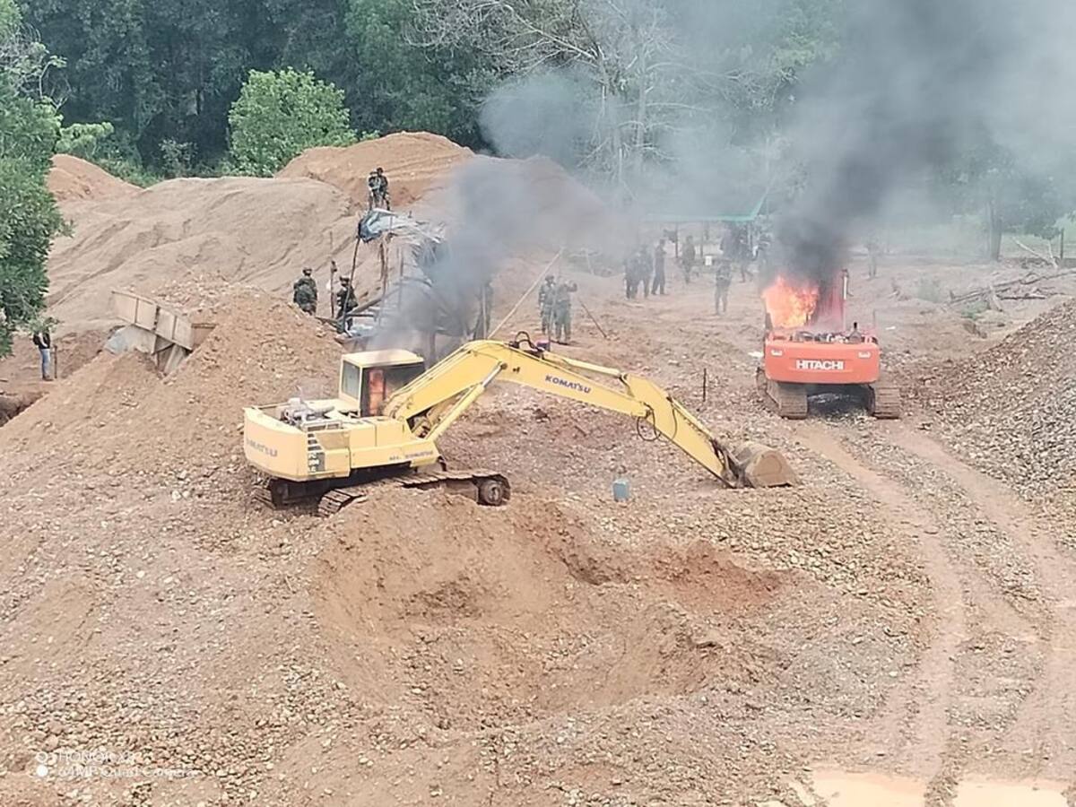 Ejército destruyó millonaria maquinaria utilizada para la minería ilegal en el Bajo Cauca