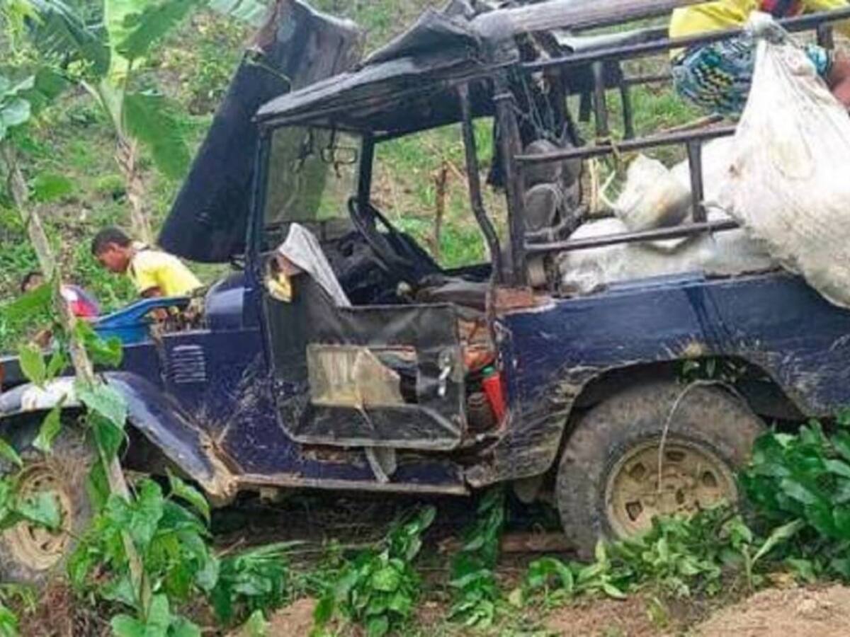 Vehículo cargado de aguacates se accidentó en El Carmen de Bolívar