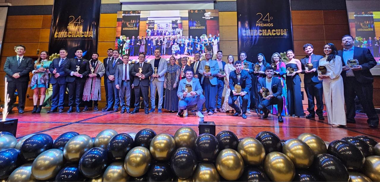 Los nominados también recibieron un reconocimiento por estar postulados. Foto | Cámara de Comercio de Tunja