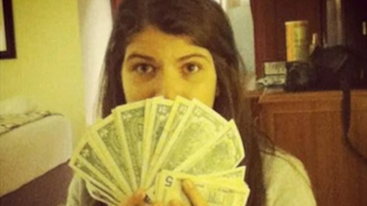 La hija de Hugo Chávez, “forrada” en dólares