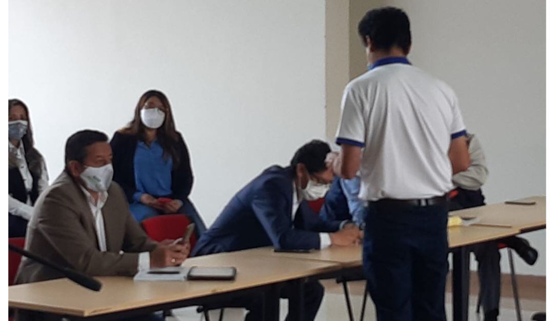 Gober firma comunicado del Comité del Paro.