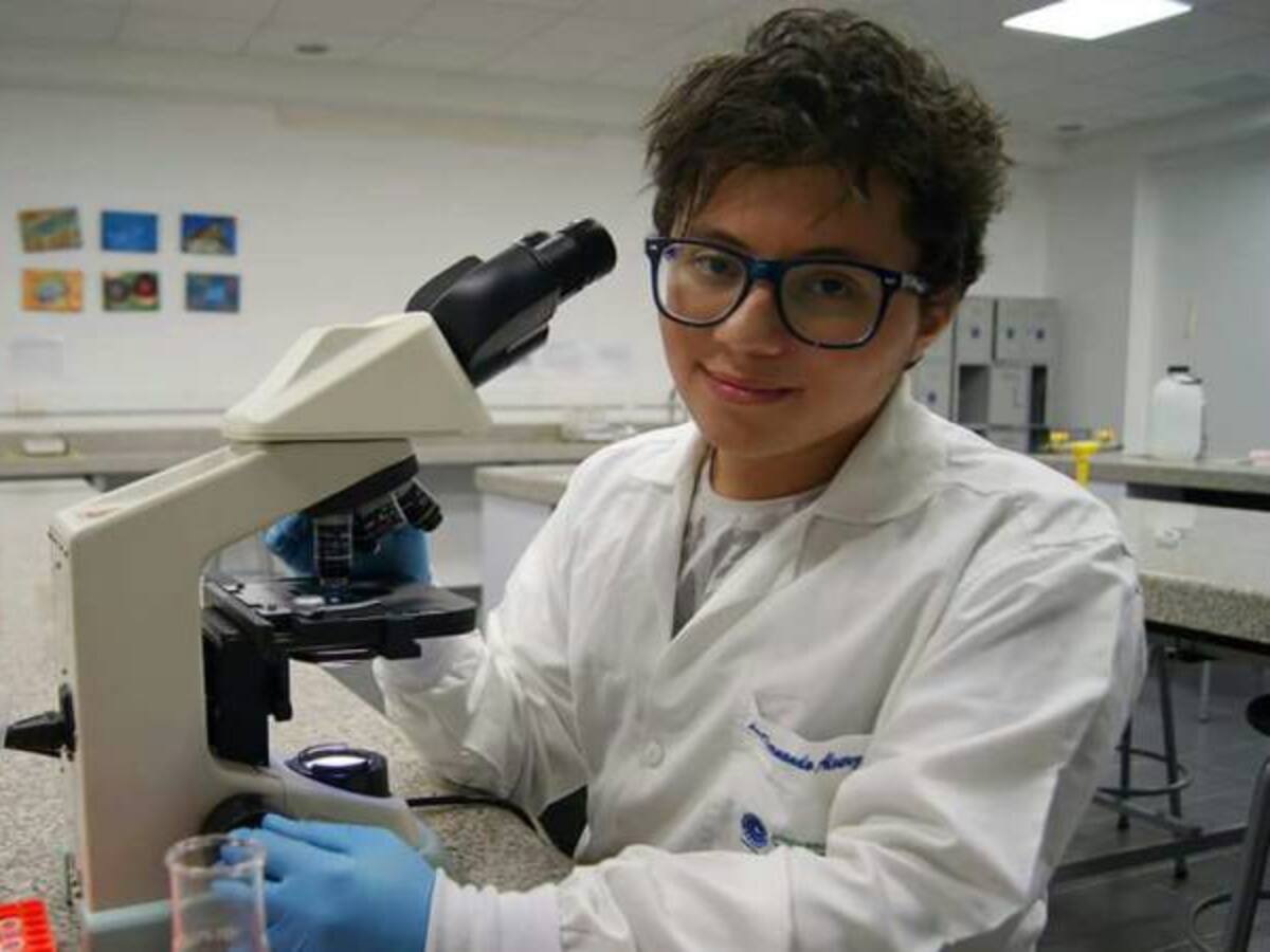 Estudiante que padece enfermedad huérfana es becado por la Universidad de Sevilla