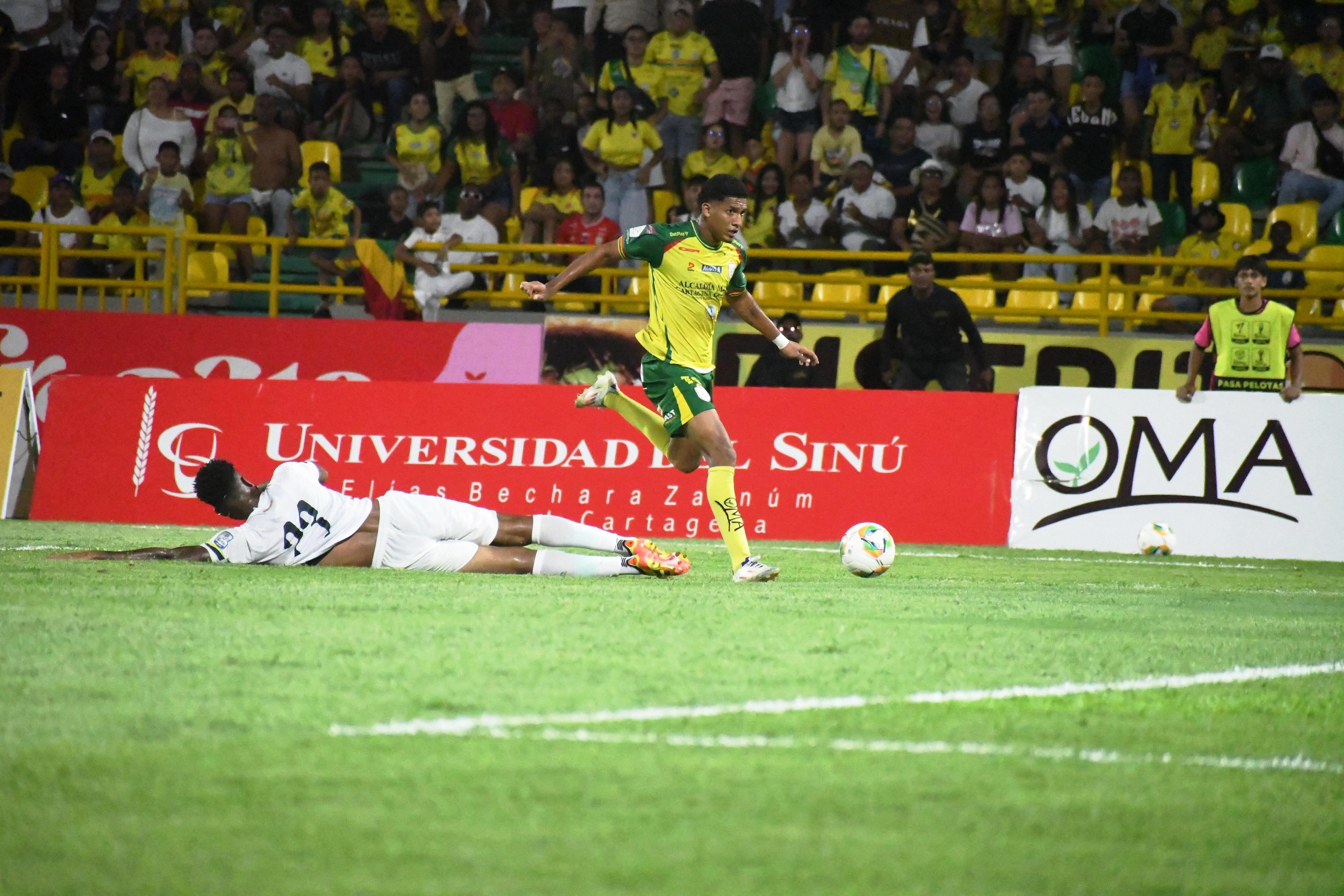 Real Cartagena goleó a Deportes Quindío con el estadio Jaime Morón lleno
