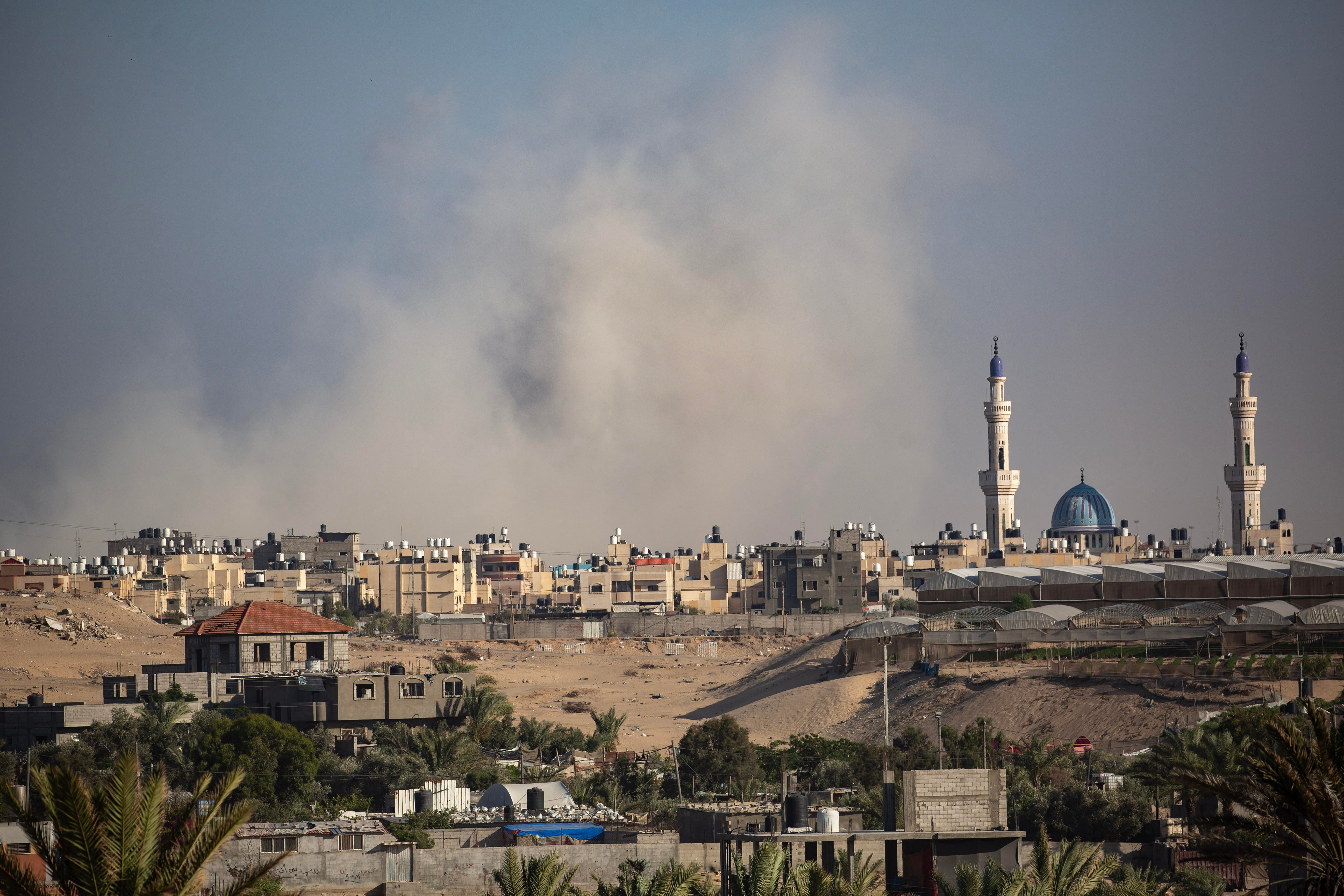 Gaza (---), 02/06/2024.- Smoke rises following an airstrike on Rafah, southern Gaza Strip, 02 June 2024. More than 36,000 Palestinians and over 1,400 Israelis have been killed, according to the Palestinian Health Ministry and the Israel Defense Forces (IDF).