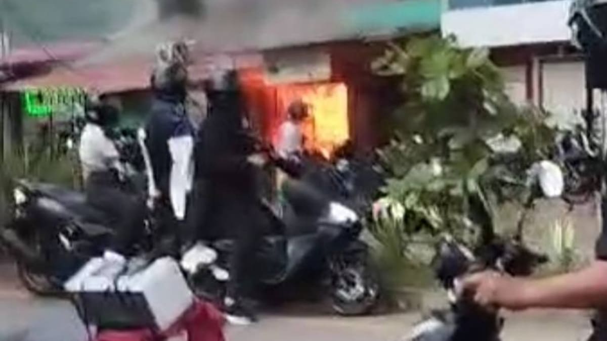 Bomberos de Supía, Caldas atendieron incendio estructural que dejó pérdidas totales de dos talleres