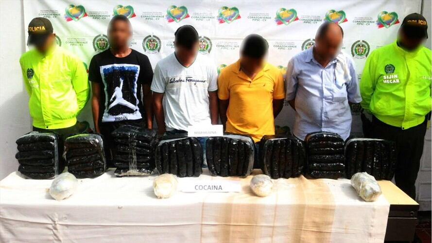 Incautan 25 kilos de marihuana y 4 kilos de cocaína en costales de plátanos en Cartagena. Foto: Policía Nacional.