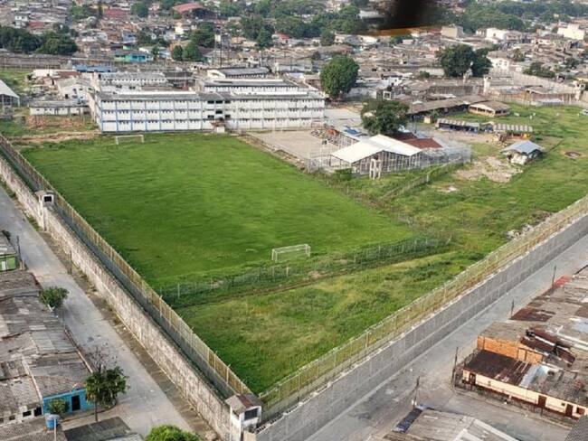 Juez ordena trasladar a reclusos no contagiados con COVID