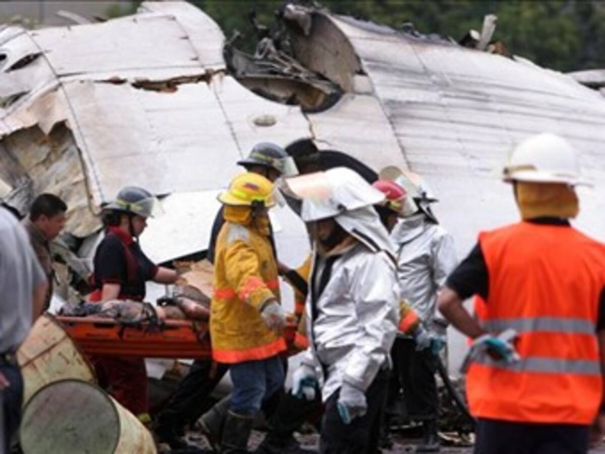 Chávez decretó duelo nacional por los 15 muertos de avión accidentado