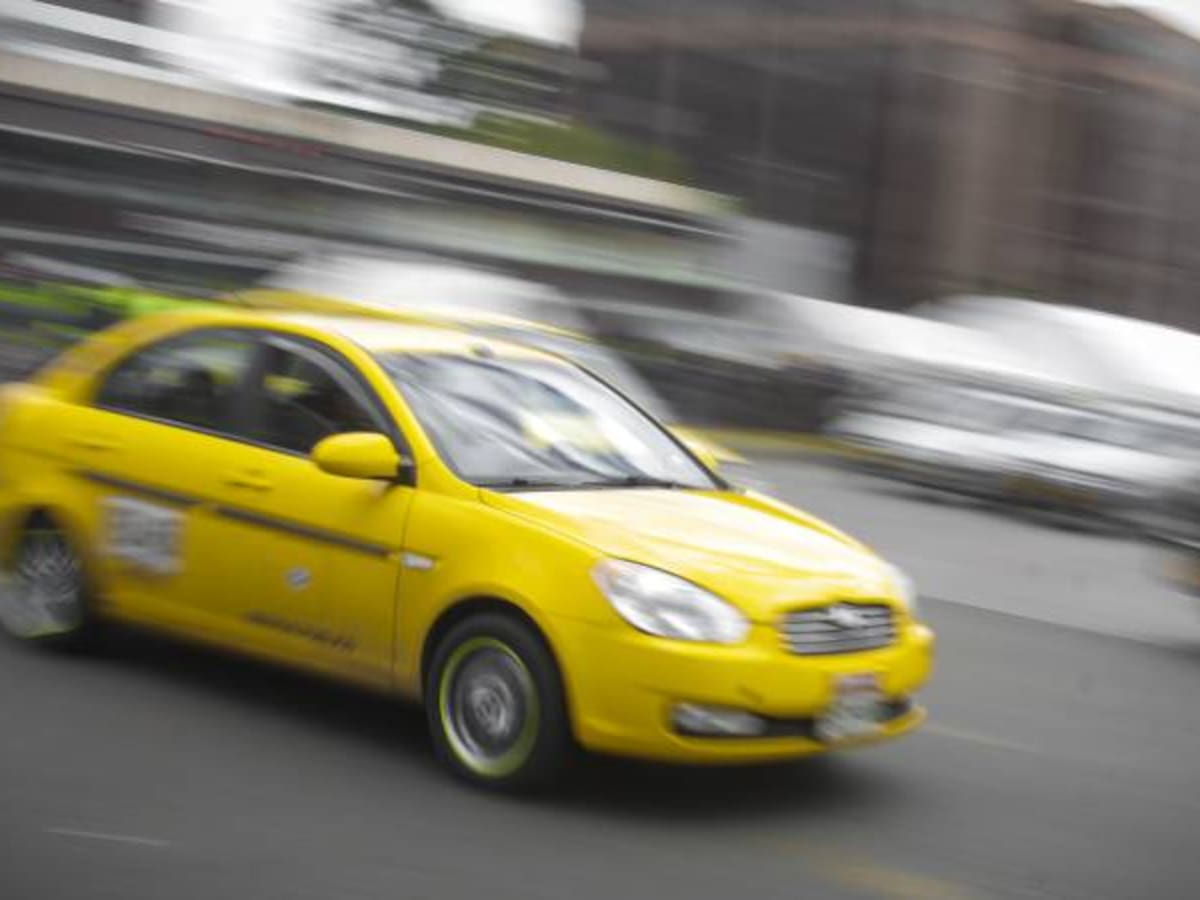 Nuevo llamado de taxistas en Bogotá para que les levanten el pico y placa