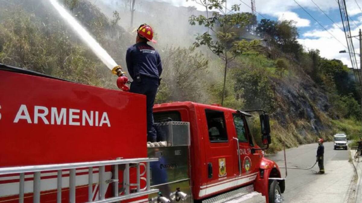 Los bomberos parecen limosneros pidiendo recursos a alcaldías: abogada