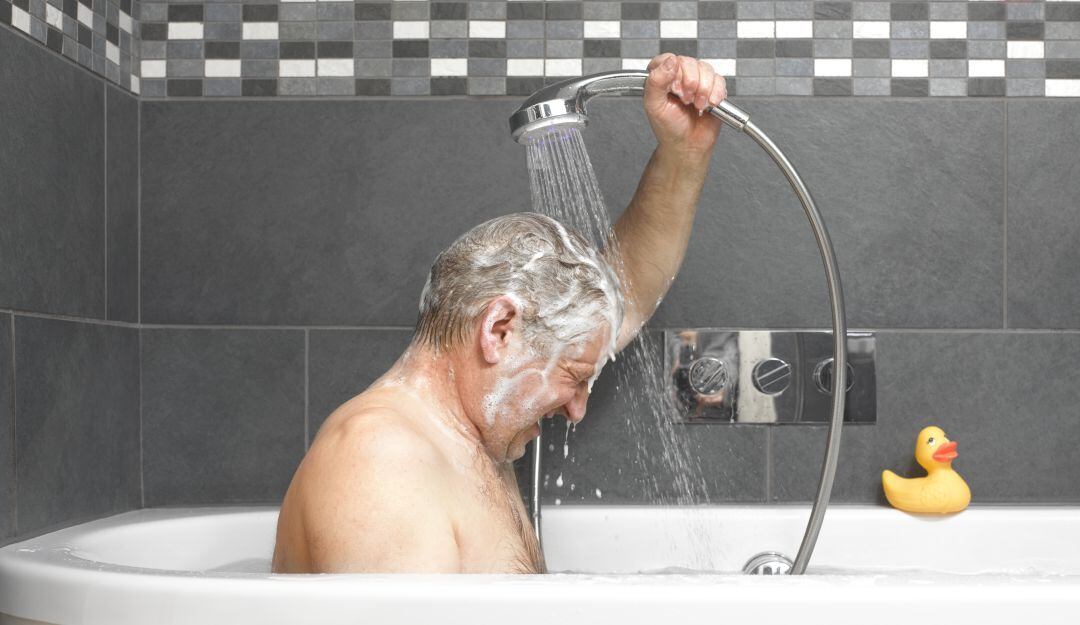 Imagen referencia de tomar un baño