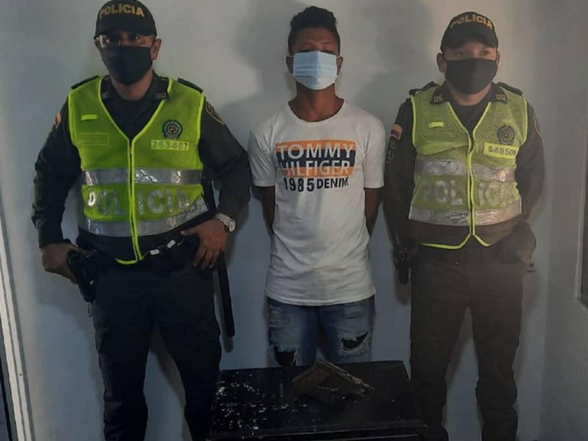Detenido hombre tras ser sorprendido armado en un barrio de Cartagena