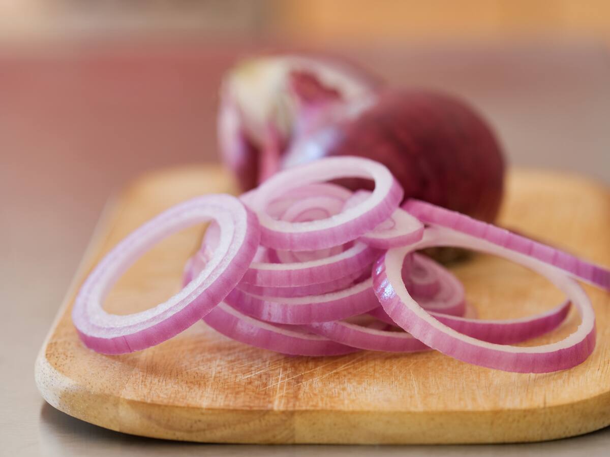 ¿Es más saludable la cebolla cruda o cocinada? Le contamos las diferencias