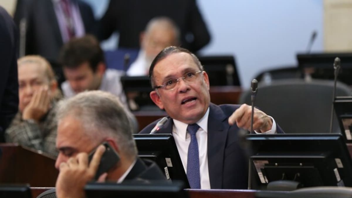 Renuncia de Efraín Cepeda: ¿qué pasa al interior del Partido Conservador?