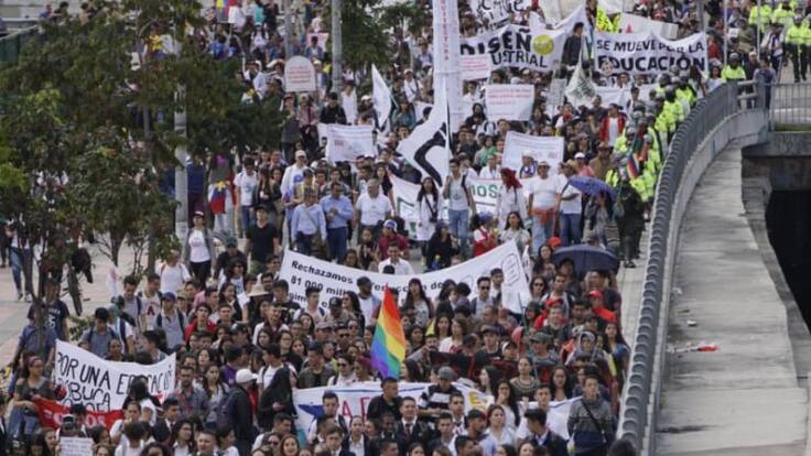 Estudiantes piden no politizar las marchas