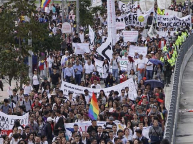 Estudiantes piden no politizar las marchas
