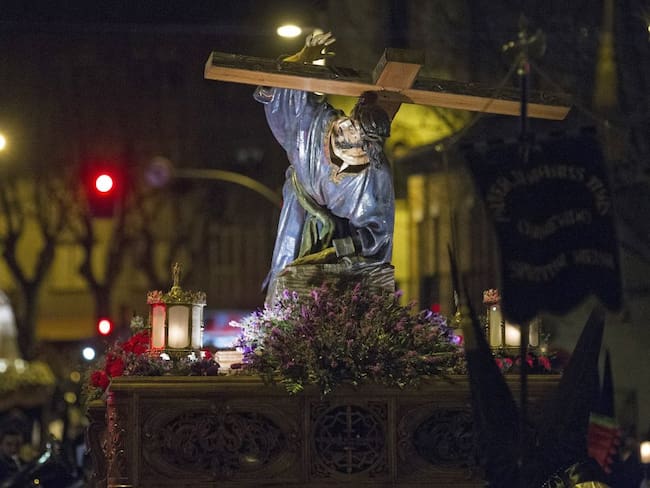  La imagen de &quot;Jesús en su Tercera Caída&quot;, en su recorrido por las calles de Zamora, durante la Semana Santa de la capital zamorana.