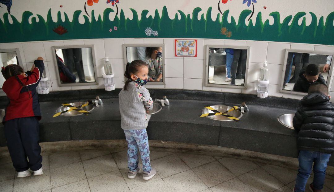 Estudiantes regresan a la presencialidad