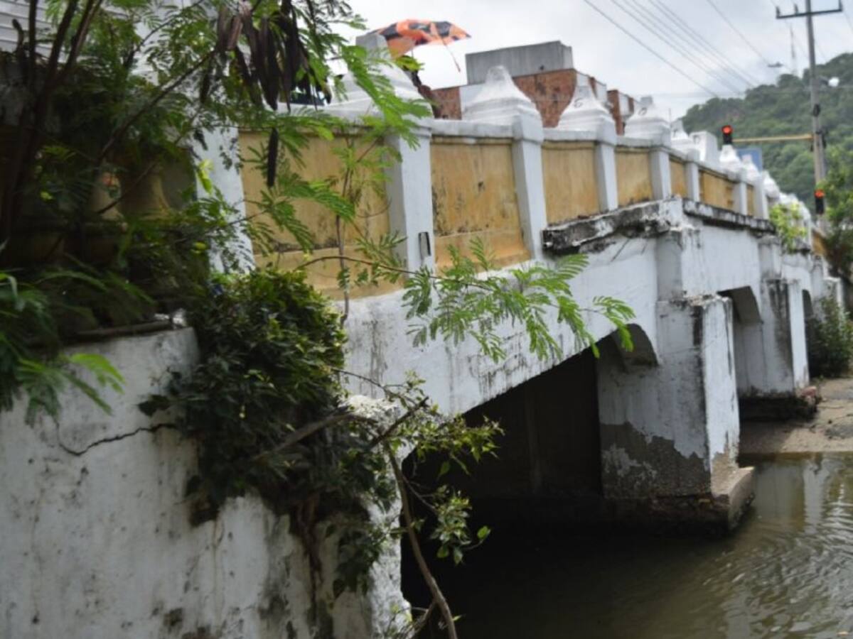 Alcaldía estudia medidas para bajar carga del puente Jiménez en Manga