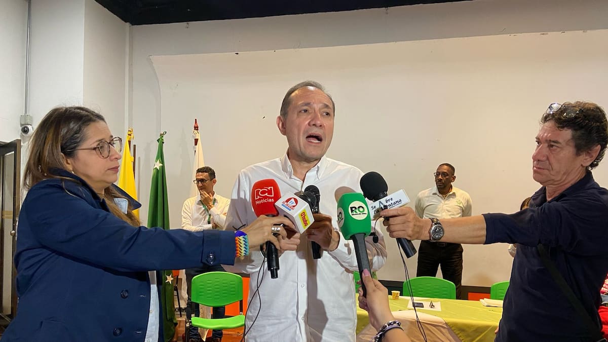 El Ministro de Trabajo calificó de “energúmenos” a los senadores que hundieron la reforma laboral