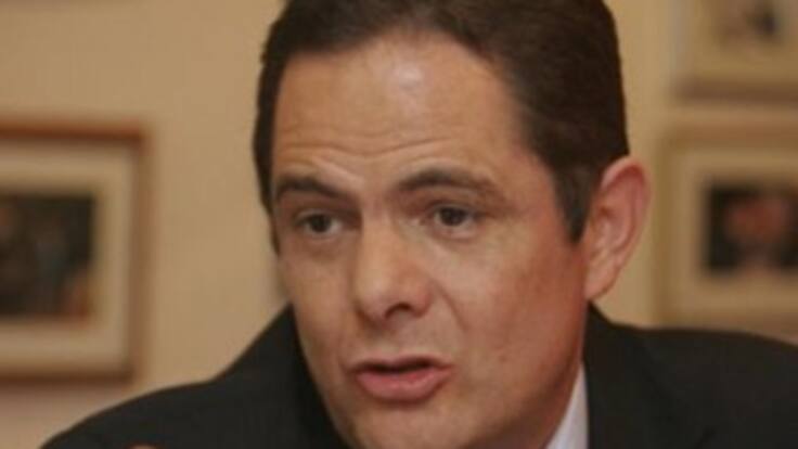 Uribe sí quiere aspirar a una nueva reelección pero no se sabe si le alcanzará el tiempo: Vargas Lleras