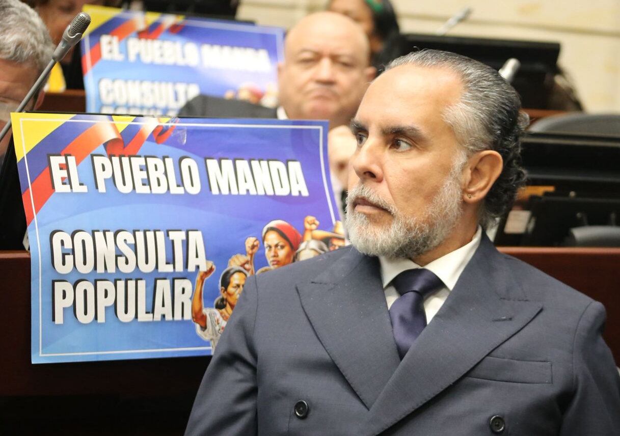 El ministro del Interior, Armando Benedetti, durante la votación de la Consulta Popular en el Senado. Foto: Congreso