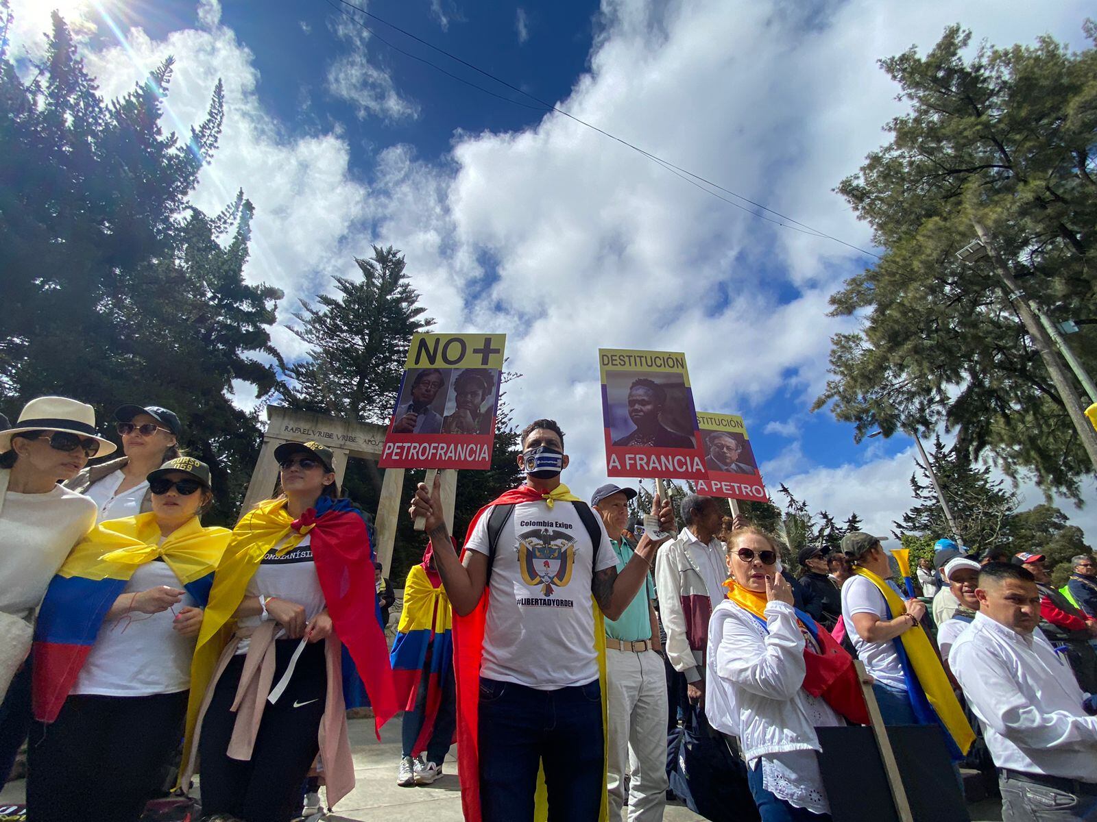 Manifestantes en la 'Marcha de la mayoría'. Por: Claudia Camila Vargas.