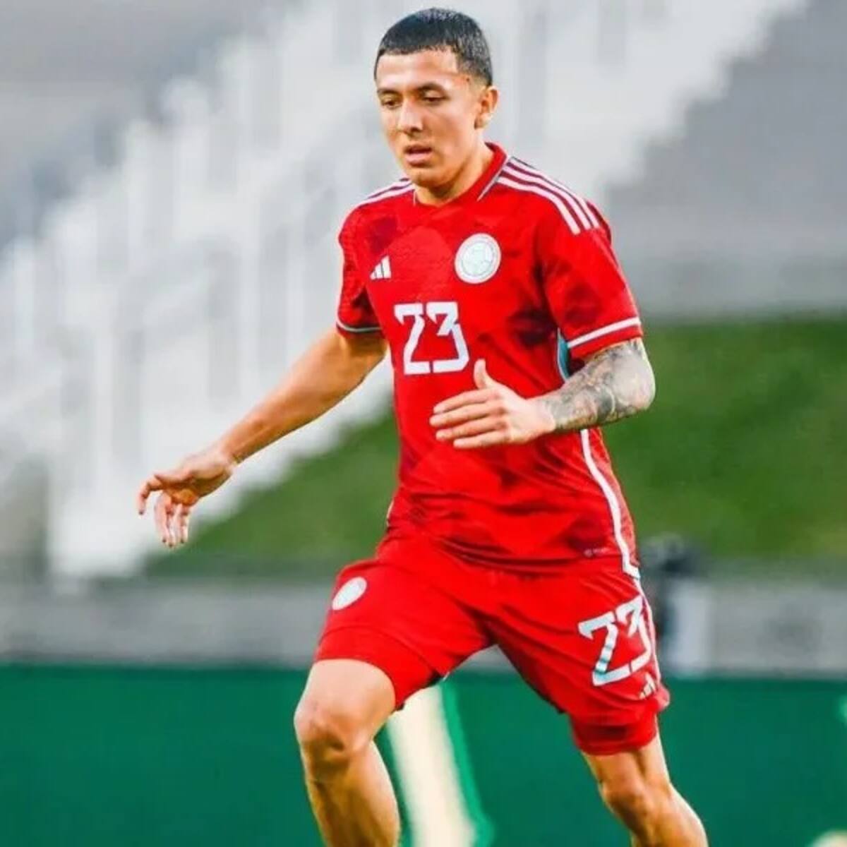 Retiran seis meses el permiso de conducir en Reino Unido al futbolista colombiano Ian Poveda