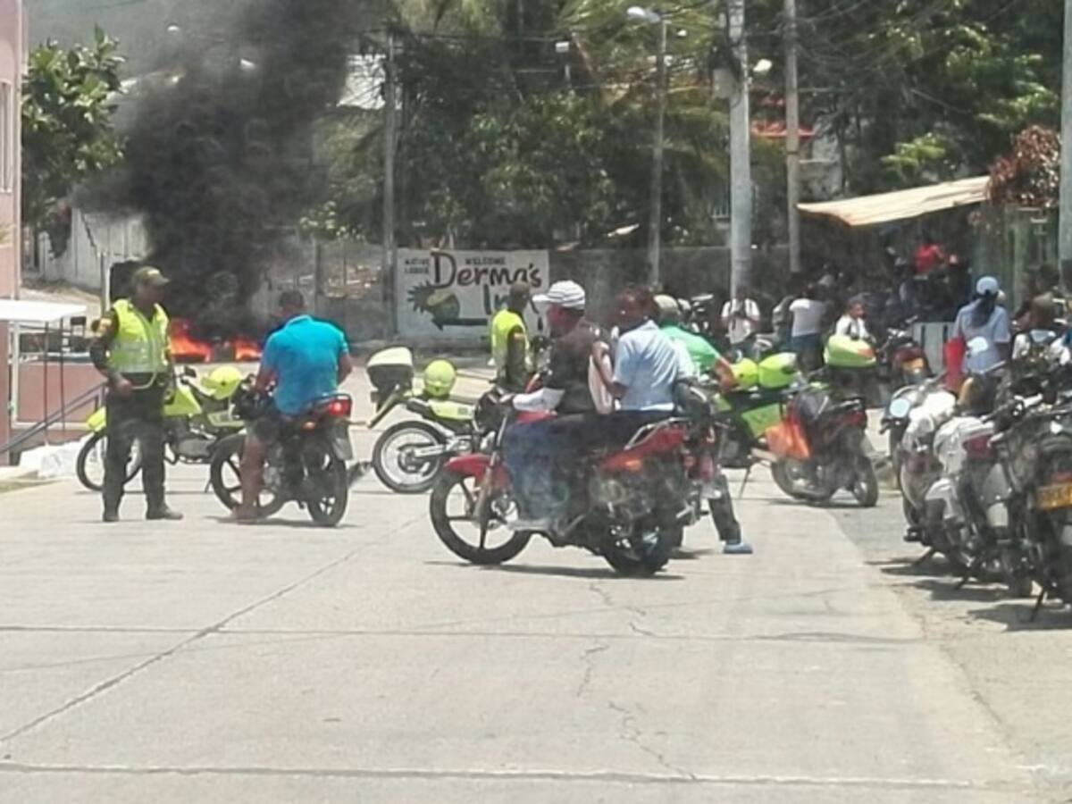 Habitantes de San Andrés mantienen bloqueos en diferentes sectores de la isla, por falta de agua