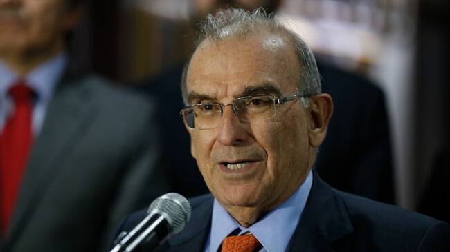 Humberto de la Calle (d), jefe negociador del Gobierno. Foto: Colprensa - Juan Páez